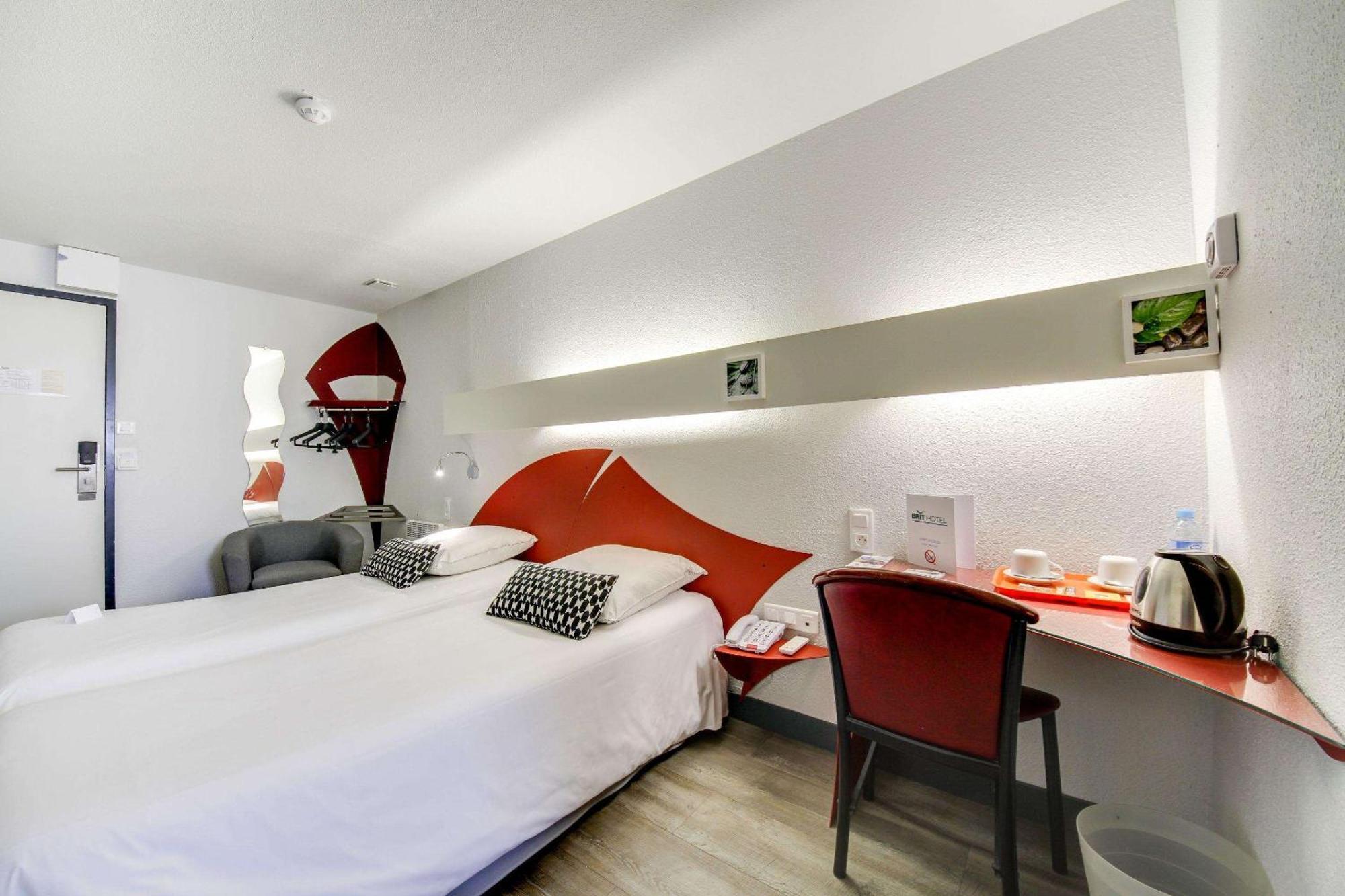 Brit Hotel Porte D'Espagne Perpignano Esterno foto